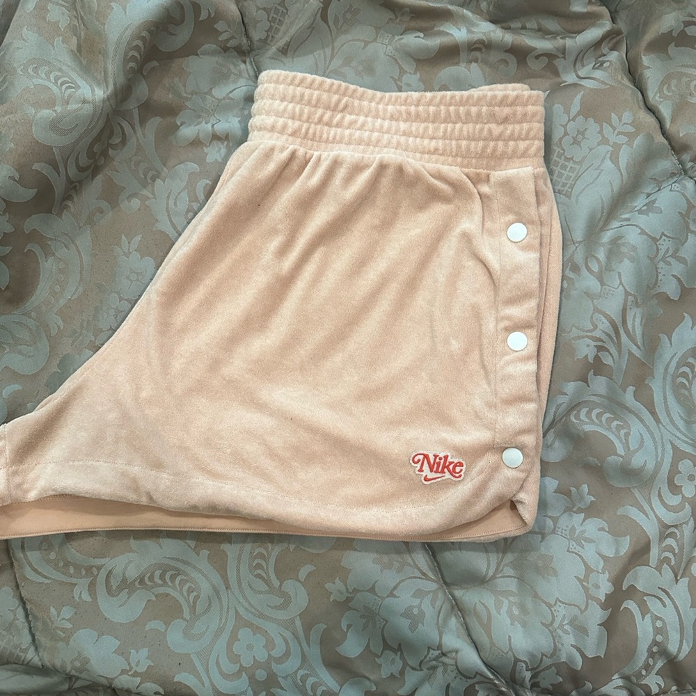Nike Snap Button Short - Picture 2 of 5